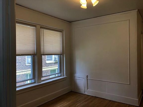 4th image of 2130 Como Ave