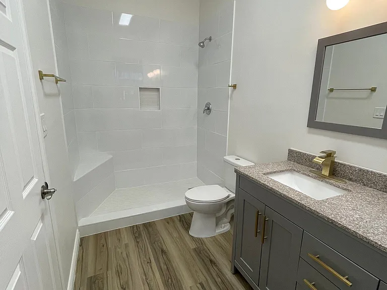133 S Grand Ave — Photo 12