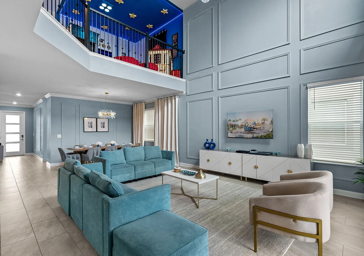 Luxury 5Bed Home with Pool and Game Room — Photo 1