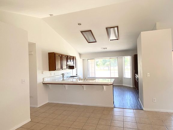 3rd image of 531 Teddy St