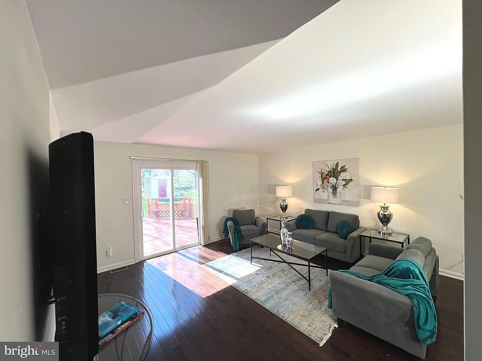 1st image of 3009 Greenshire Ave
