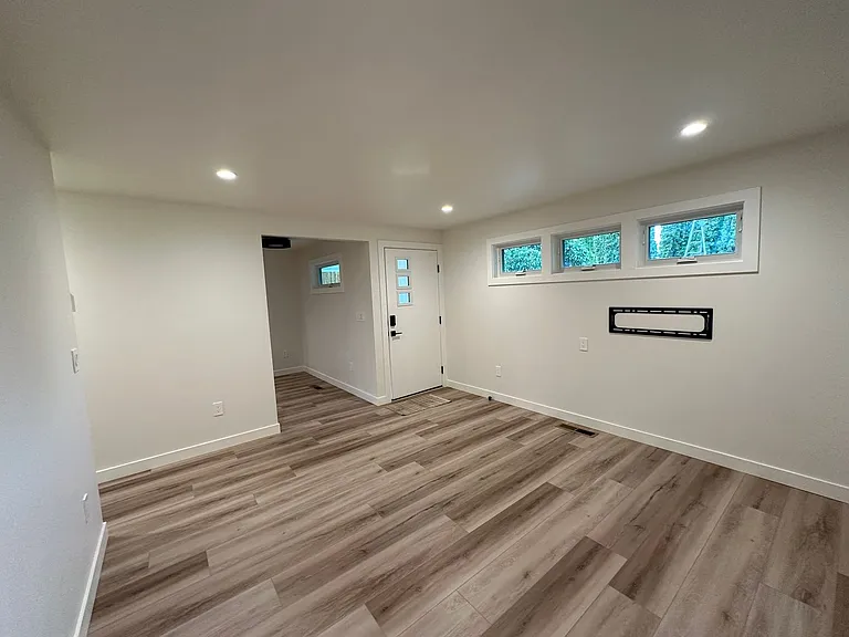 1019 Wilson St — Photo 3