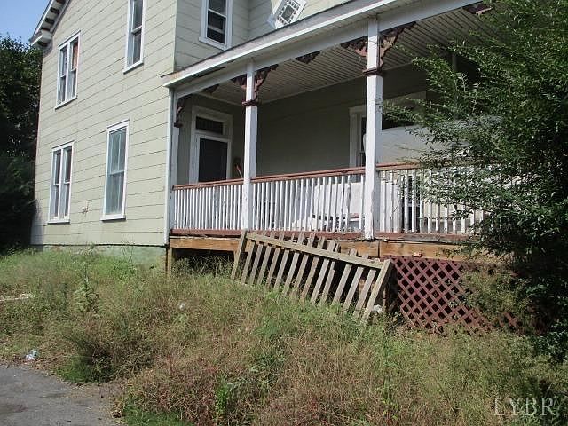 2nd image of 2105 Main St
