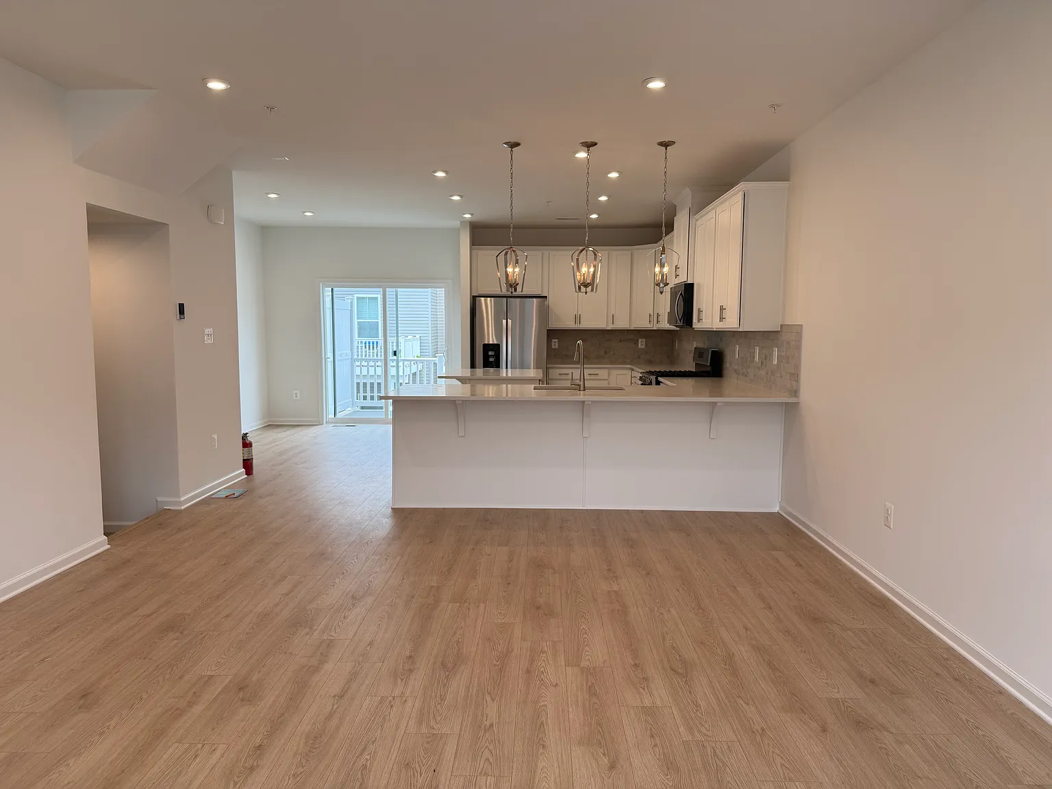 3 bed, 2122 sqft, $3,000 — Photo 3