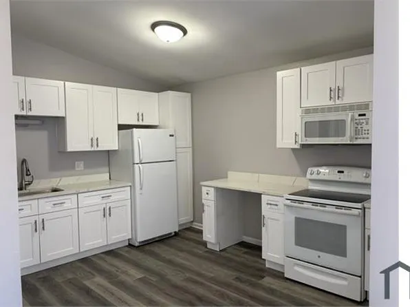 930 N Cedar Lake Rd APT 1E, Round Lake, IL 60073