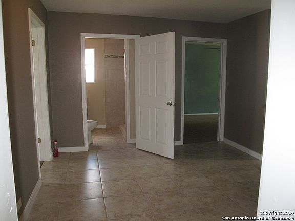 3rd image of 800 Lamar St