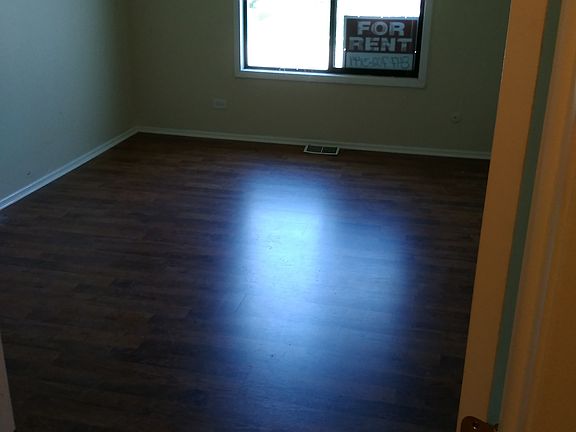 3rd image of 366 Taylor Ct