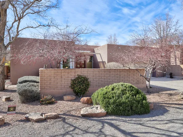 904 Acequia Escondida NW, Albuquerque, NM 87104