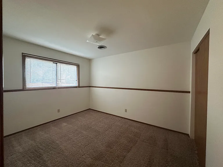 1404 Hubbard St — Photo 8