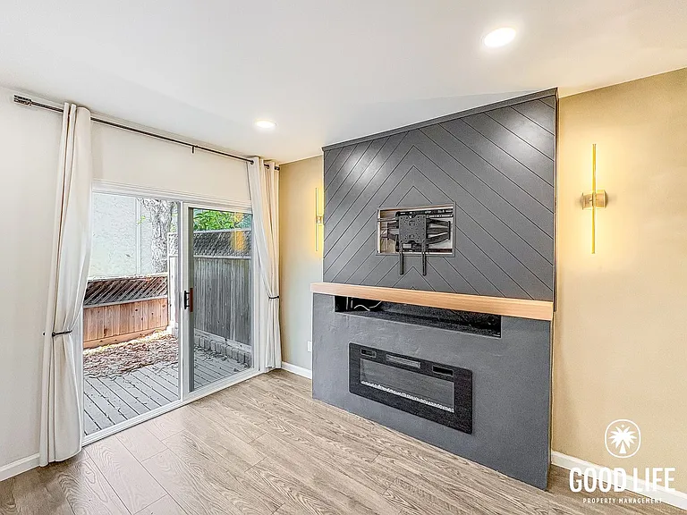 2349 Altisma Way #B — Photo 7