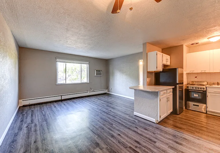 Lynwood Apartments — Photo 7