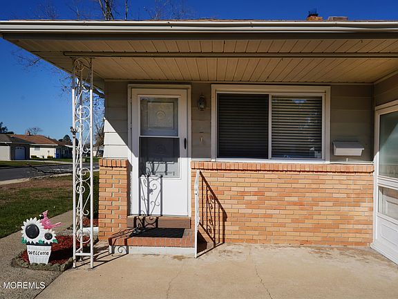 3rd image of 306 Saint Thomas Drive