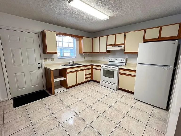 5601 Avenue H #2 — Photo 5