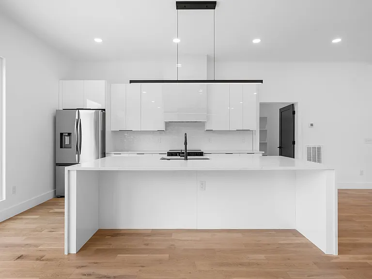 1005 Glenview Dr — Photo 10