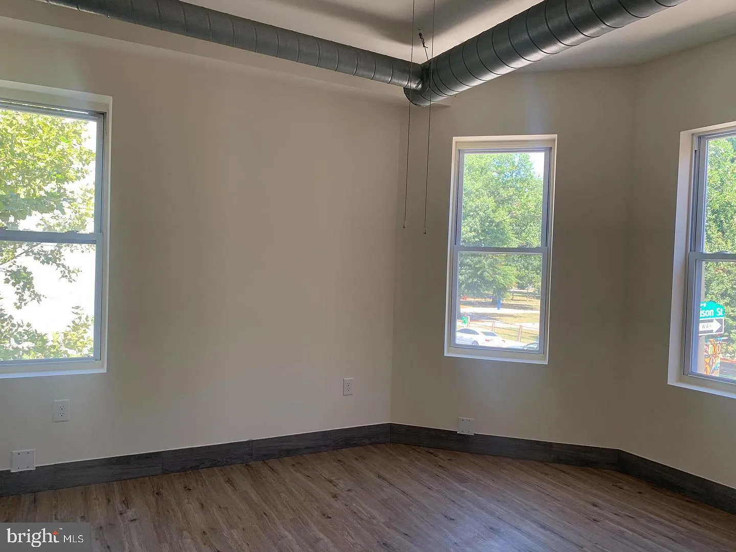 2 bed, 900 sqft, $1,300 — Photo 4