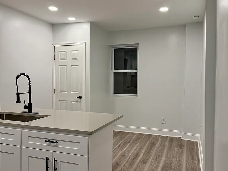703 W Huntingdon St #2 — Photo 2