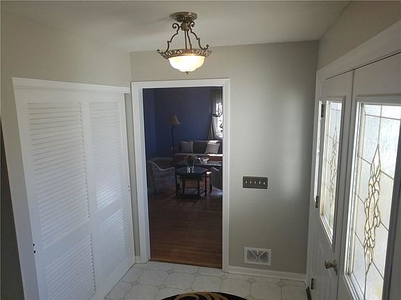 4th image of 15 Hanford Way