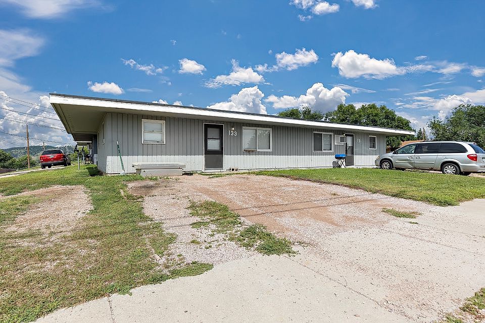 Front: Great parking space