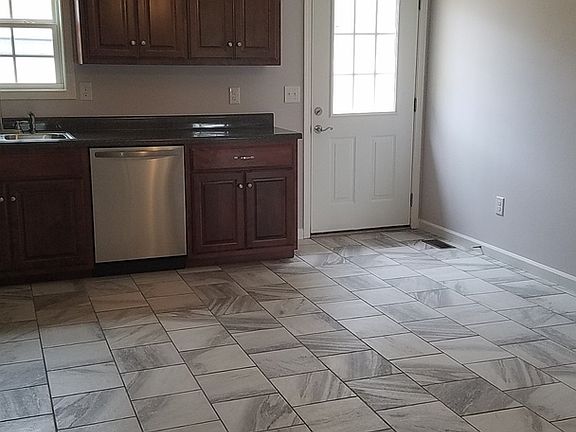 4th image of 120 Amelia Dr