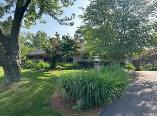 1991 Lakeward Ln, Bloomfield Hills, MI 48302