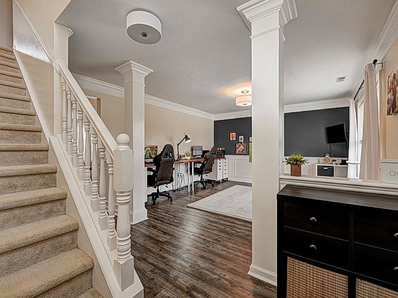 3rd image of 7851 Valley Trace Ln