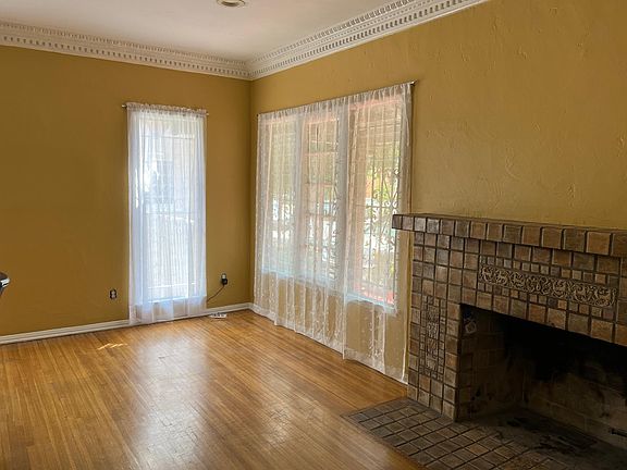 2nd image of 560 N Irving Blvd
