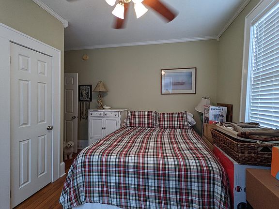 2nd image of 2832 Herschel St #2