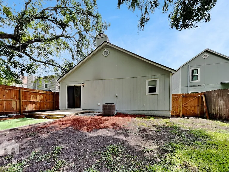580 Staffordshire Dr — Photo 14
