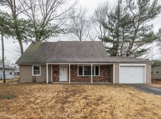 5 Garnet Ln, Willingboro, NJ 08046