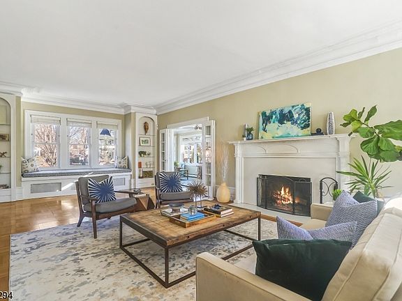 5th image of 334 Warwick Ave