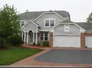 14433 Waterford Ct, Libertyville, IL 60048