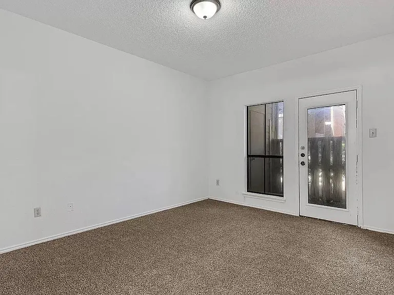 9600 Royal Ln #206 — Photo 9