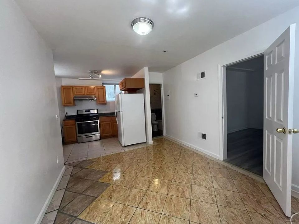 2nd image of 578 Wilson Ave #Ll