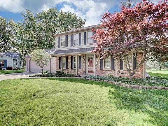 2nd image of 7008 Lake Crest Ct