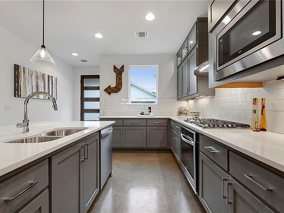 3rd image of 3709A Garden Villa Ln