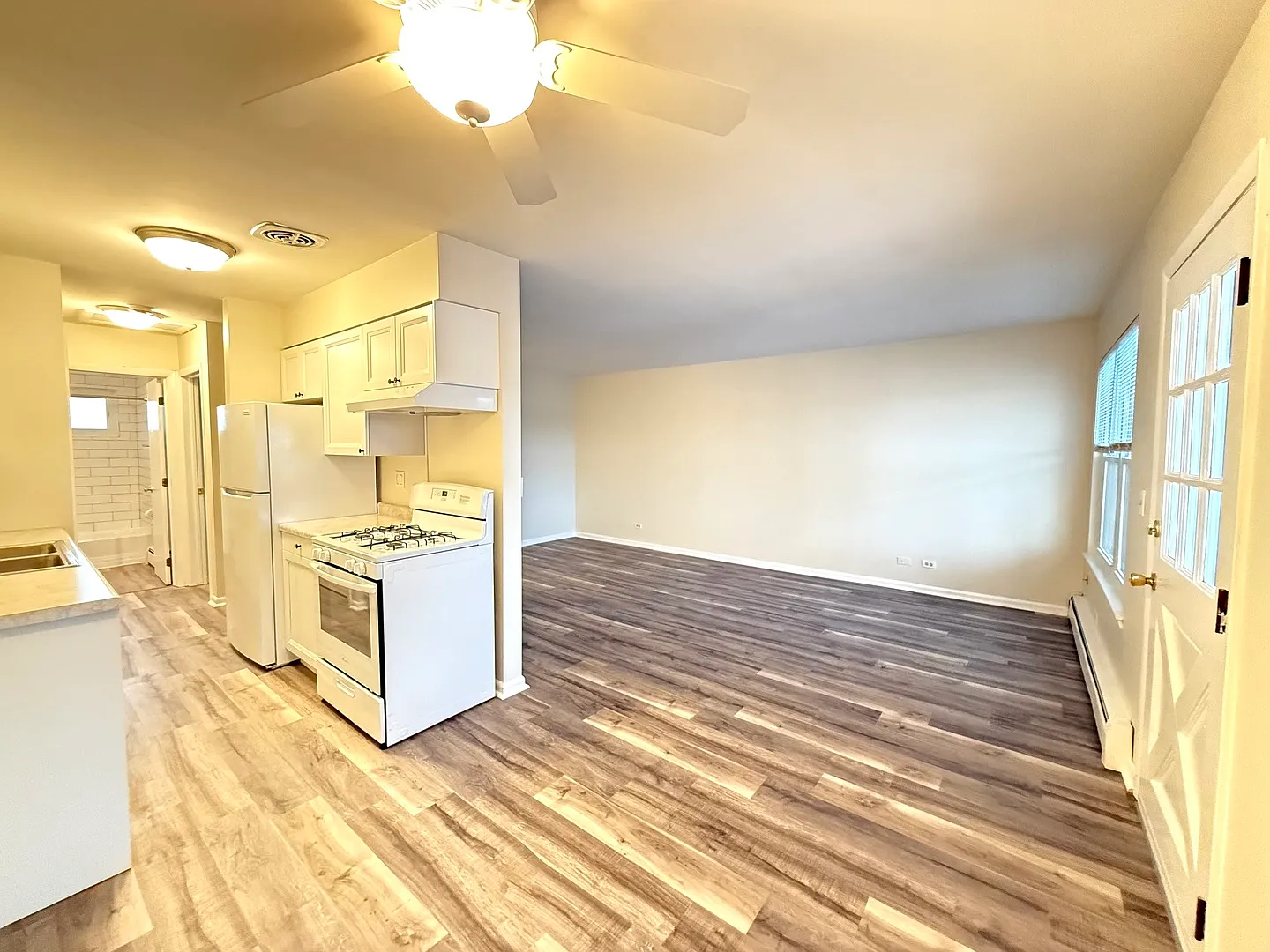 1 bed, 700 sqft, $1,350 — Photo 4