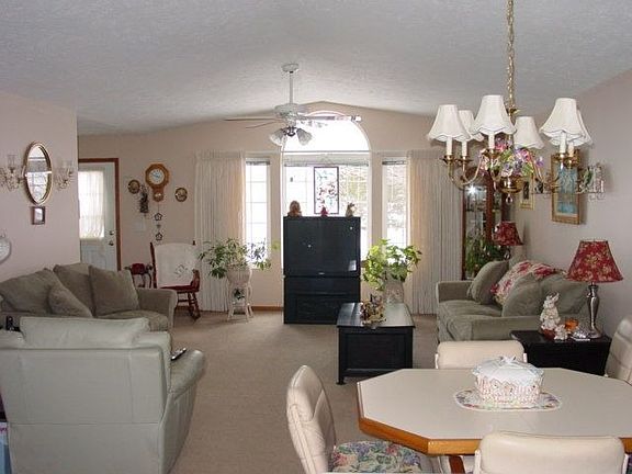5th image of 1202 Carriage Dr