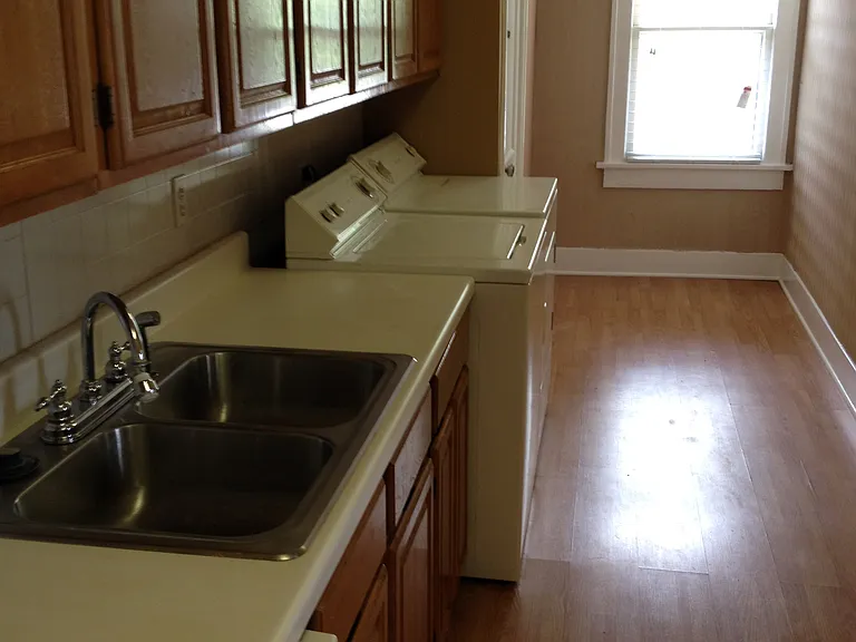 121 NW 20th St — Photo 5