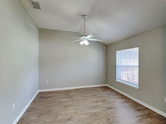 5th image of 9128 Jennifer Ln