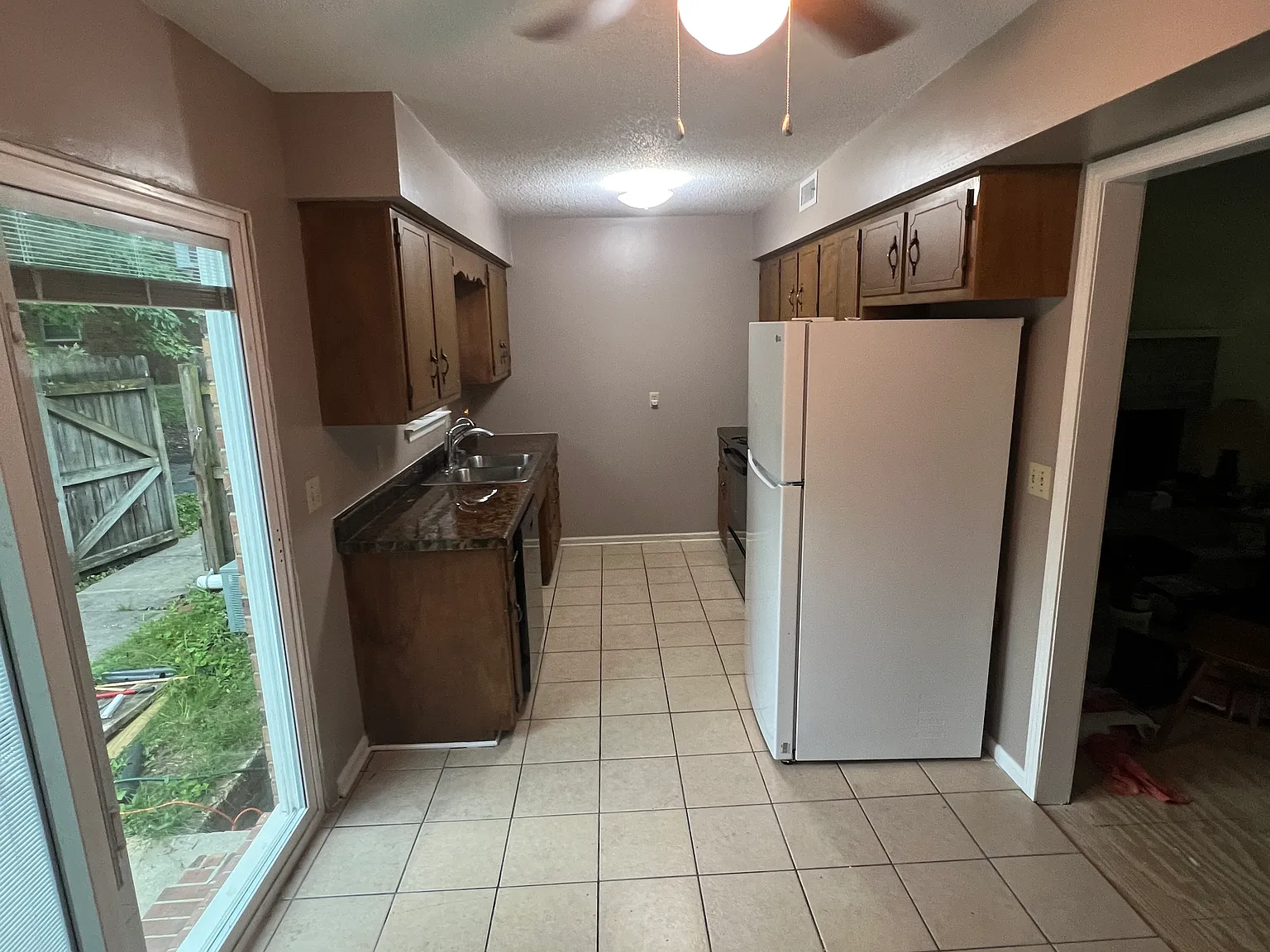 3 bed, 1200 sqft, $1,450 — Photo 4