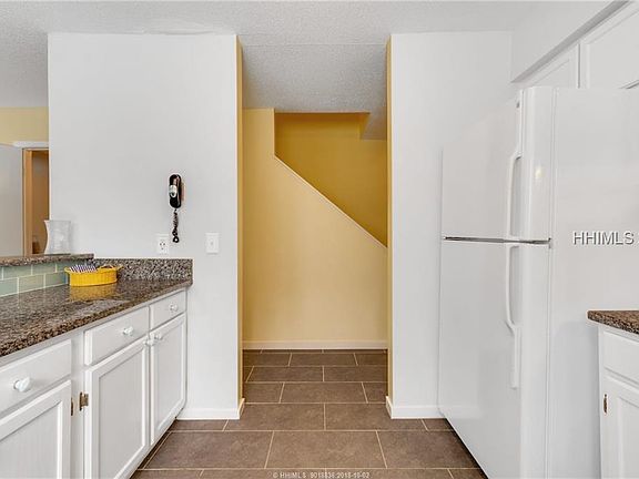 4th image of 36 Deallyon Ave APT 26
