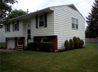 205 Duxbury Rd, Rochester, NY 14626
