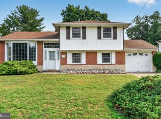 19 Hillside Rd, Stratford, NJ 08084