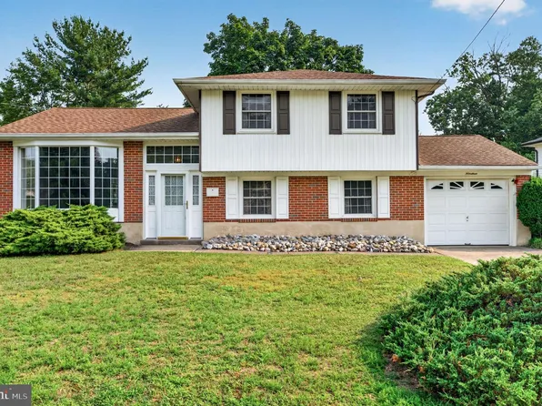 19 Hillside Rd, Stratford, NJ 08084