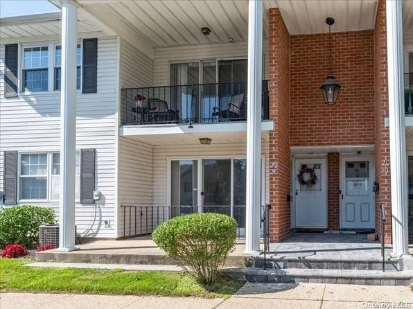 21 Jad Court #21, Plainview, NY 11803