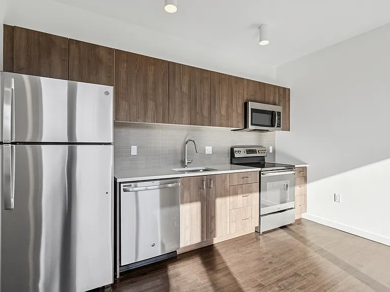 Range Apartments — Photo 16