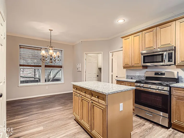 1105 Shores Blvd — Photo 10