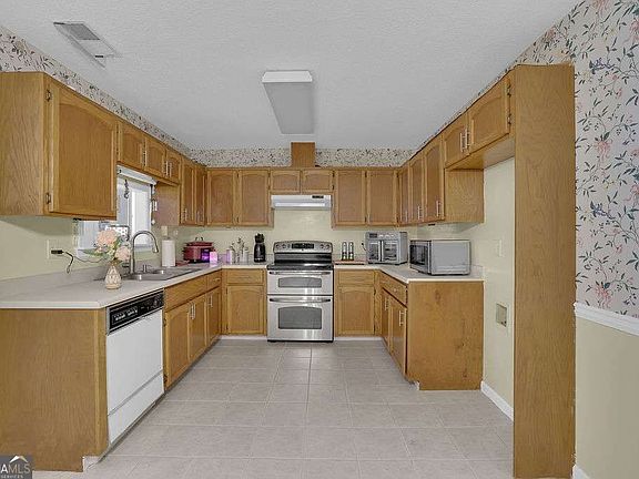5th image of 1238 Shannon Way SW