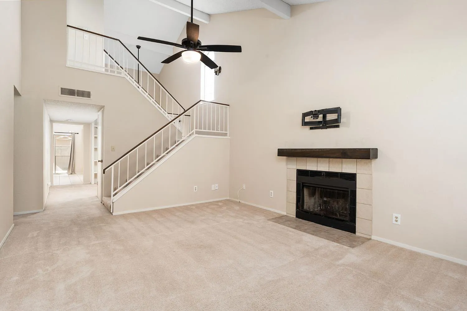 3 bed, 1427 sqft, $2,700 — Photo 4