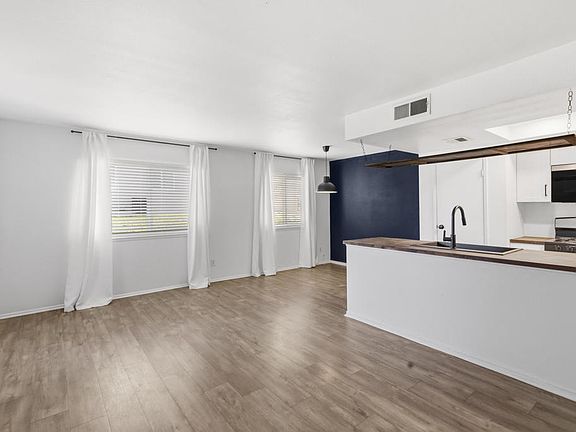 3rd image of 72532 Edgehill Dr Unit 2